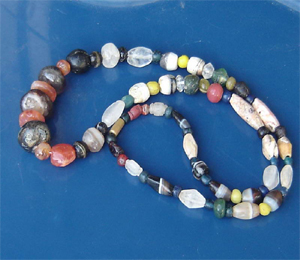 สร้อยคอจากคลองท่อม