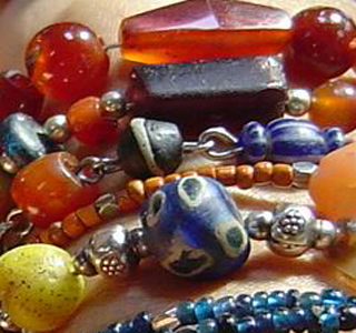 สร้อยคอจากระนอง